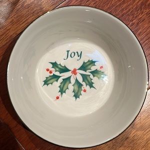 NWT Lenox Holiday Round "Joy" Dish Holly Berry pattern